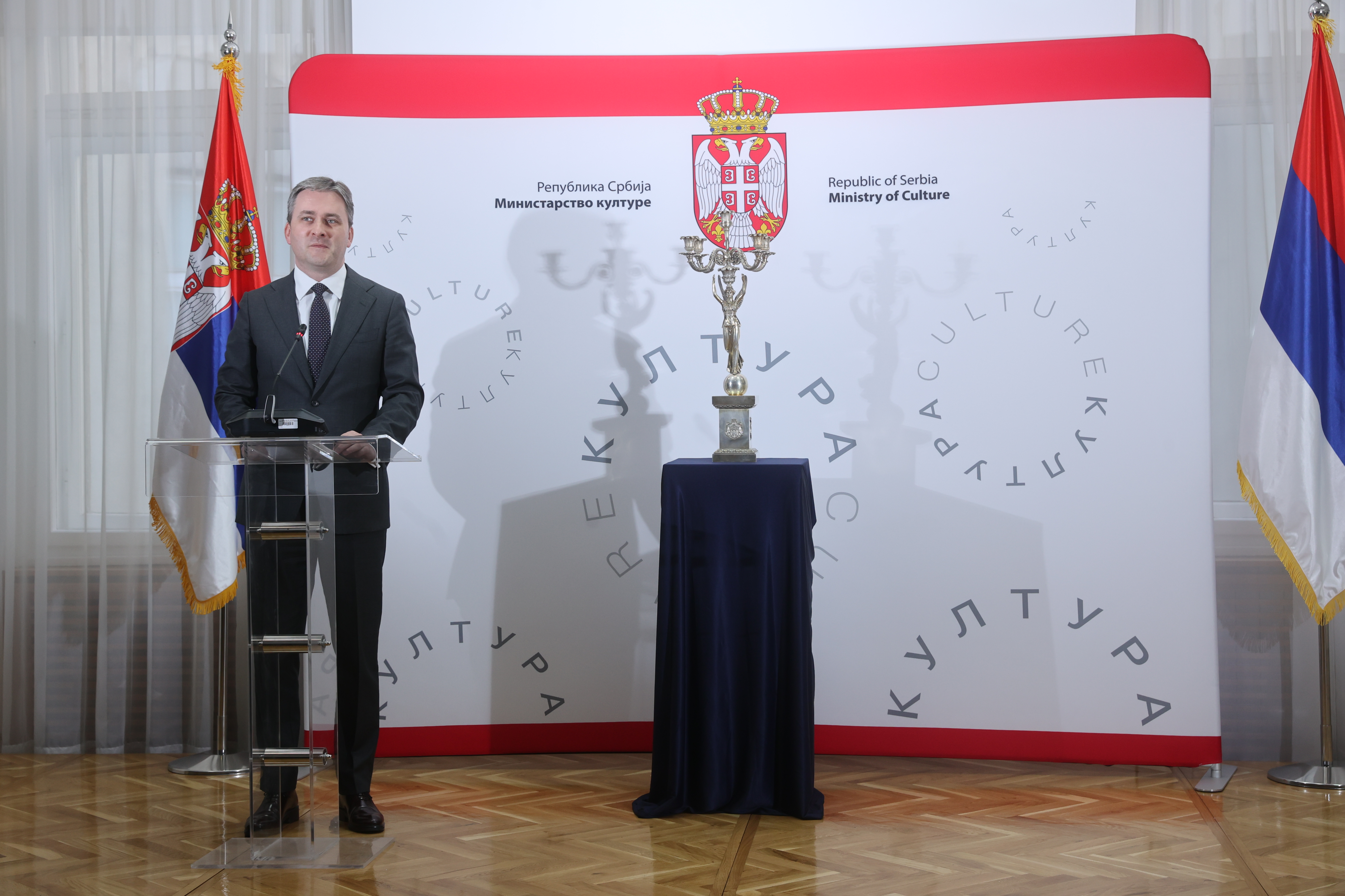 Представљен сребрни свећњак са двора династије Обреновић откупљен на аукцији за Историјски музеј Србије