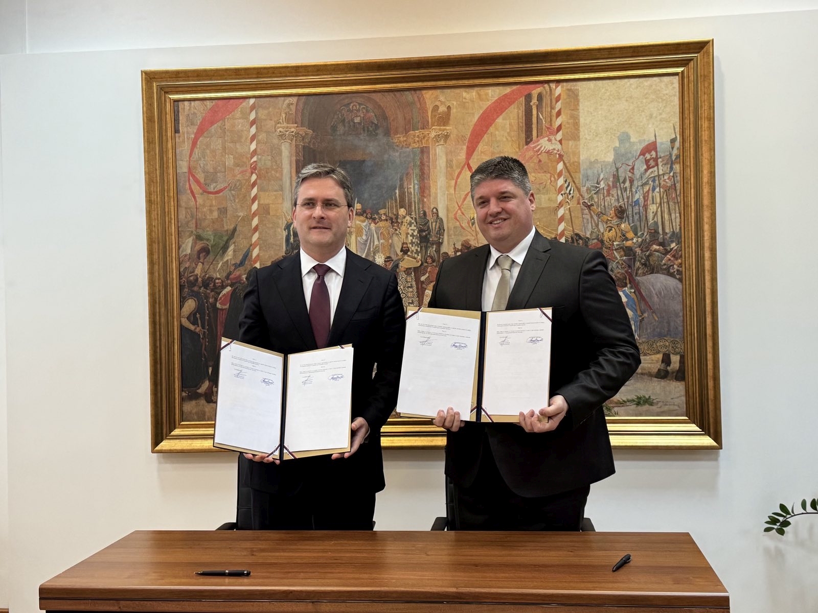 Селаковић потписао уговор за пренос 84 милиона динара Параћину за Музеј стакларства 