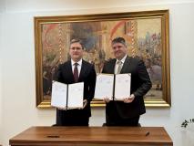 Селаковић потписао уговор за пренос 84 милиона динара Параћину за Музеј стакларства 