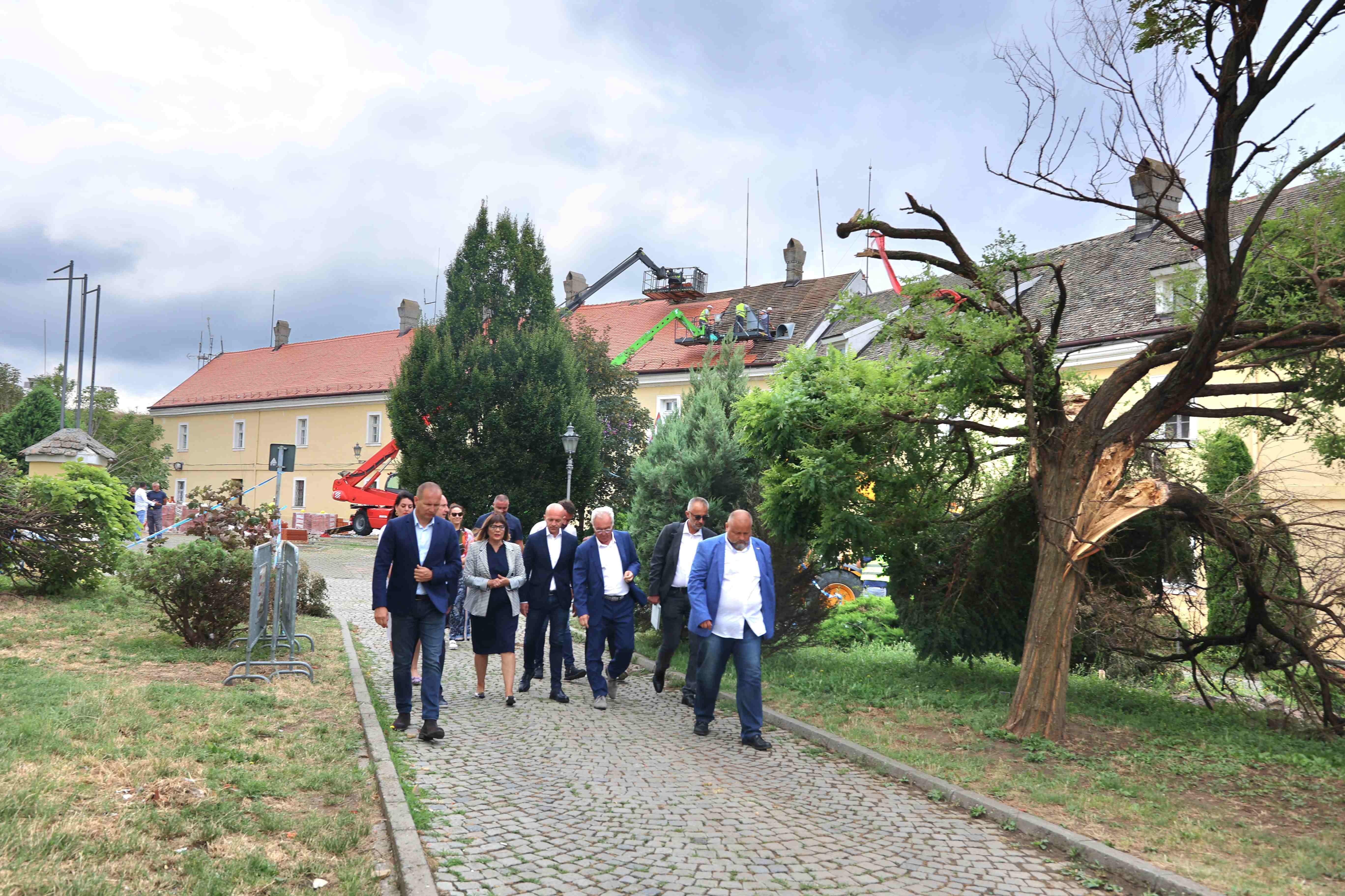 Гојковић са градоначелником Новог Сада обишла Петроварадинску тврђаву и објекте оштећене у невремену