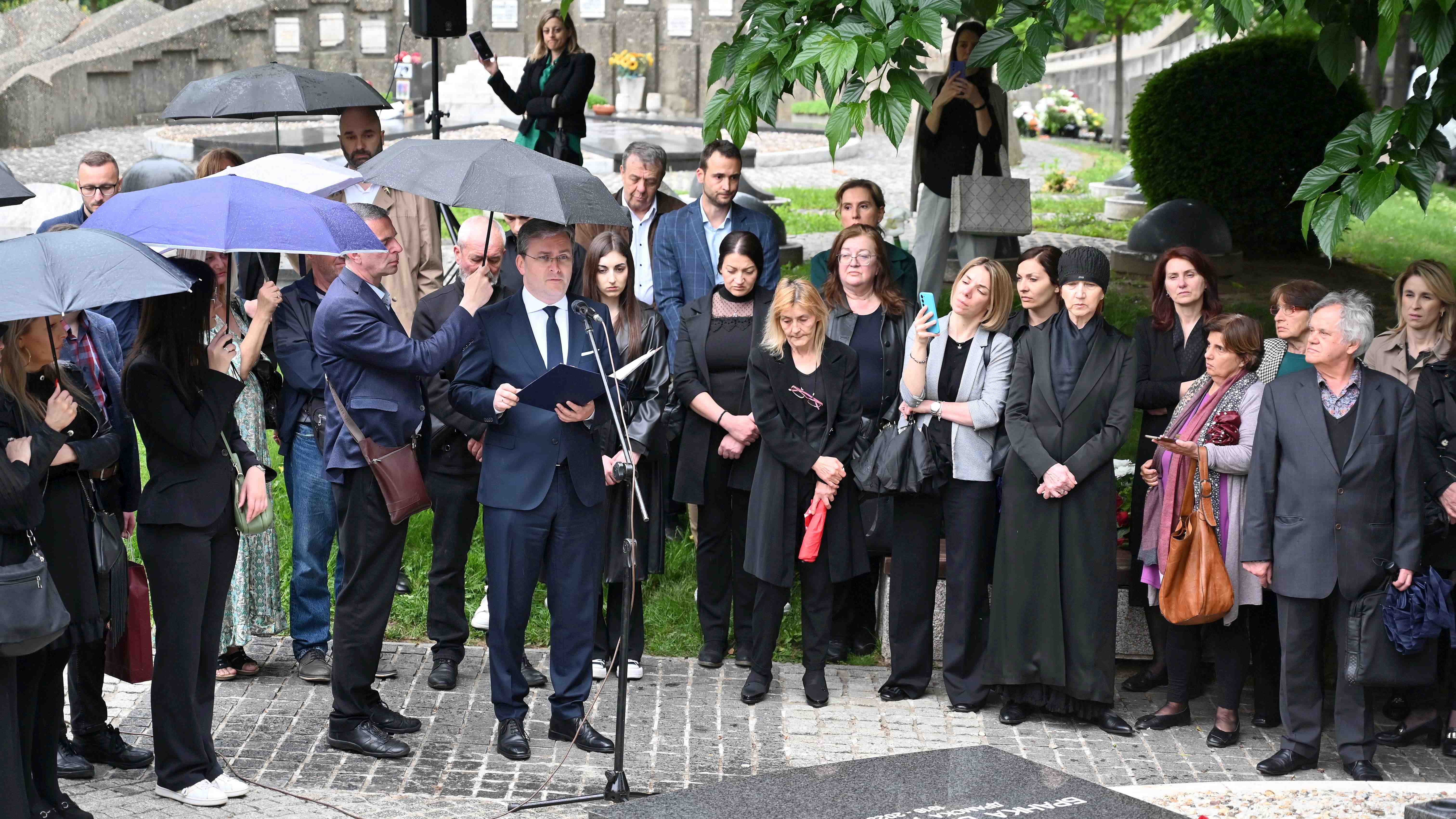 Ministar kulture Nikola Selaković održao besedu na sahrani Svetomira Arsića Basare