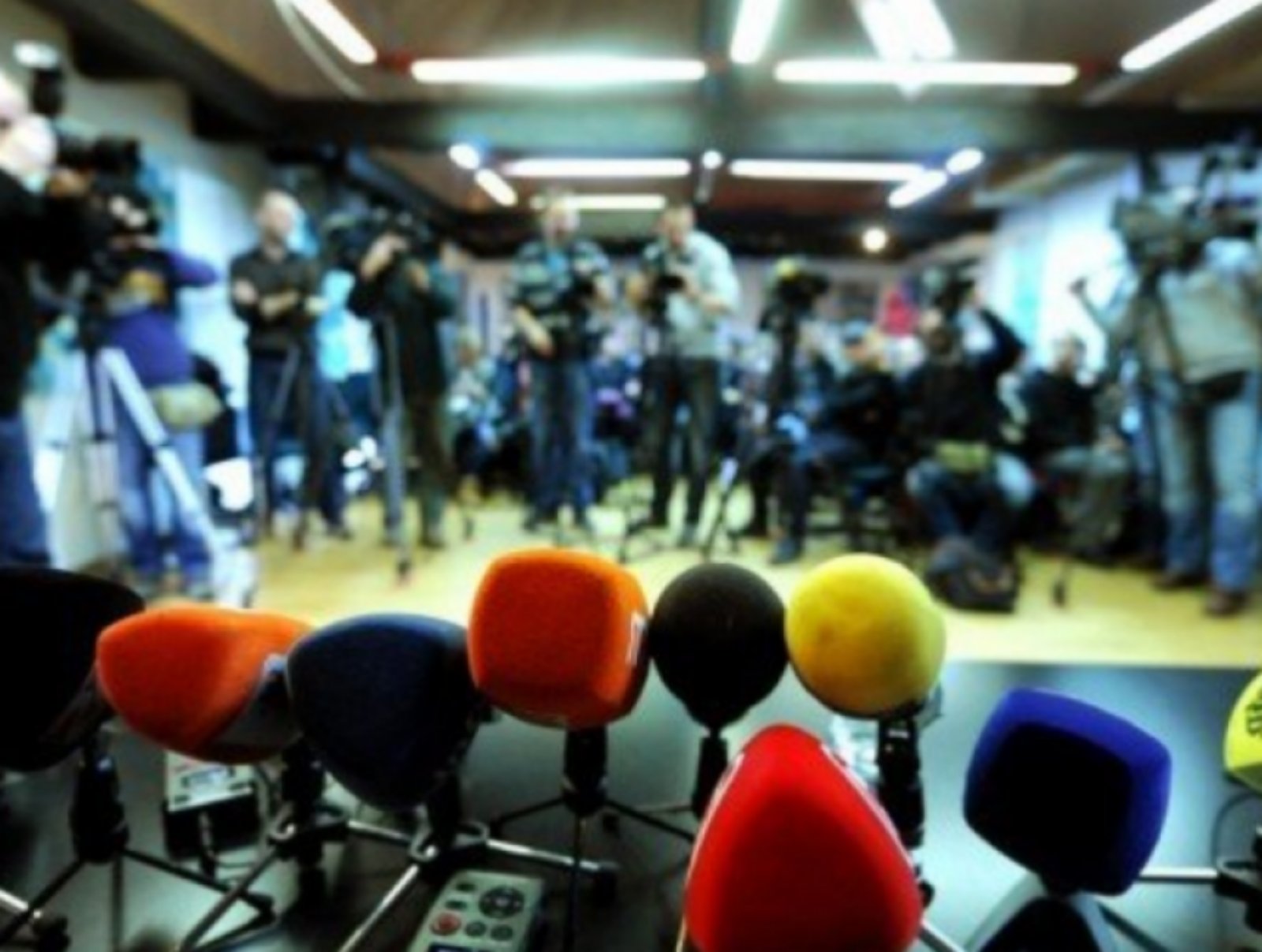 Министарство културе и информисања осуђује учестале нападе на новинаре и медије